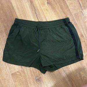 Athleta Expedition Short Size 6 Olive Green